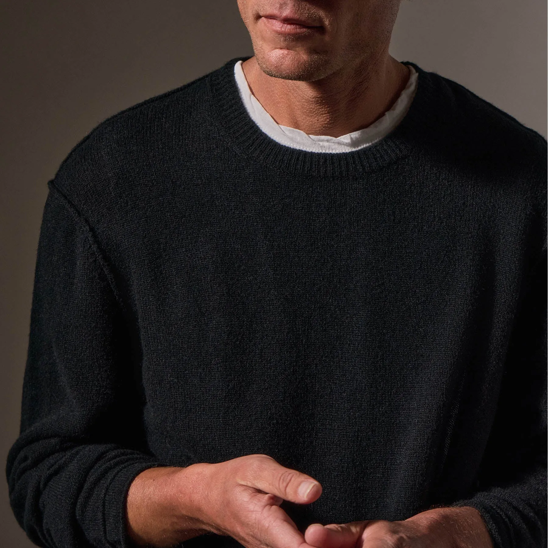 Soft Featherweight Cashmere Crew - Black